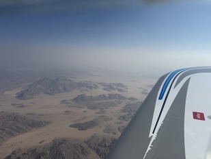 Záběry Saudské pouště. Takhle to pode mnou vypadalo asi 5 hodin nebo-li přes 1000 km