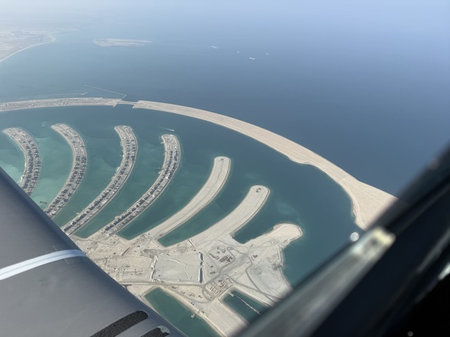 Stavba druhého palmového ostrova v Dubaji zjevně pokračuje Stavba druhého palmového ostrova v Dubaji zjevně pokračuje