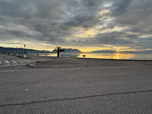 východ slunce v Messolonghi