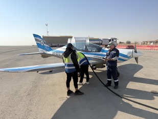 Tankování na letišti Thumamah