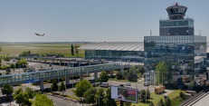 Letiště Václava Havla Praha, jak zní celý oficiální název ruzyňského letiště. Letiště Václava Havla Praha, jak zní celý oficiální název ruzyňského letiště.