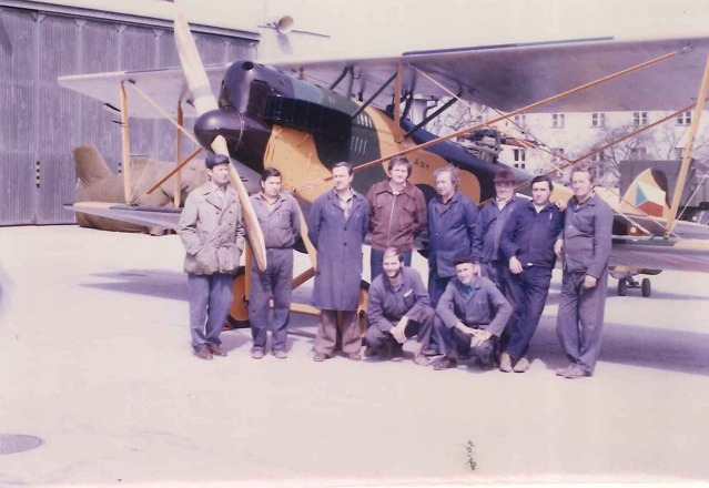 Pracovná skupina pod vedením Františka Neštráka, ktorá realizovala  renovácie všetkých historických lietadiel v LOT