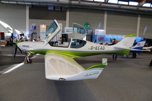 Čtyřmístný Advantic s motorem Rotax 916is Čtyřmístný Advantic s motorem Rotax 916is