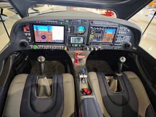 Palubní desky moderních UL jsou přeplněné špičkovou avionikou Palubní desky moderních UL jsou přeplněné špičkovou avionikou