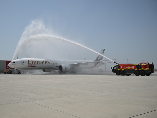 emiratesskycargoboeing777-300ersfreceiveswatercannonsaluteafteritsmaidencommercialflight.jpg