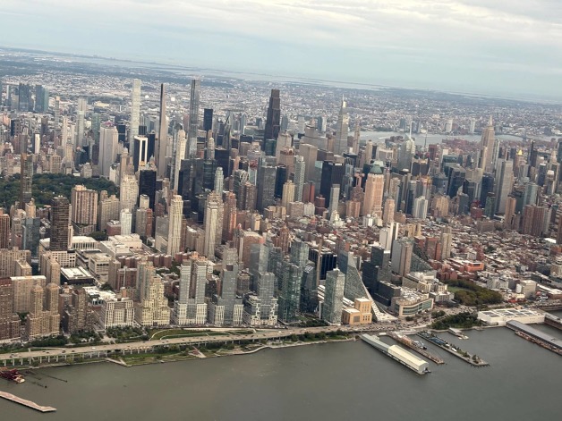 Manhattan z paluby Cirruse Vision Jet (SF-50) Manhattan z paluby Cirruse Vision Jet (SF-50)