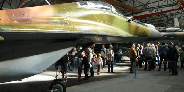 MiG-29 v hangáru č. 40 kbelského muzea. Stroj patří do sbírky VHÚ Praha.