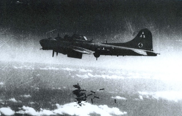 USAAF B-17 Flying Fortress USAAF B-17 Flying Fortress