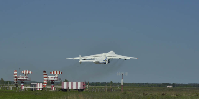 Mrija v úterý ráno startuje z letiště Gostomel Airport (UKKM/GM). Foto: Antonov.com