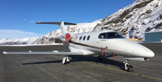 Phenom 100 s imatrikulací OK-VAN na cestě do Prahy. Zde na nejsevernějším letišti trasy při neplánovaném přistání v gronském Narsarsaqu. Phenom 100 s imatrikulací OK-VAN na cestě do Prahy. Zde na nejsevernějším letišti trasy při neplánovaném přistání v gronském Narsarsaqu.