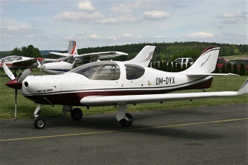 Letoun WT-10 Trio, s nímž přiletěl do Příbrami konstruktér Dynamiců Tadeusz Wala. 