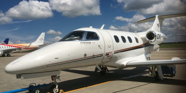 Embraer Phenom 100 OK-VAN na letišti v Sao Jose dos Campos.