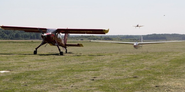 Zálet Blaníku L-13 po přestavbě. OK-2807 se za chvíli opět po letech poprvé odlepí od země. Foto: Blanik Limited