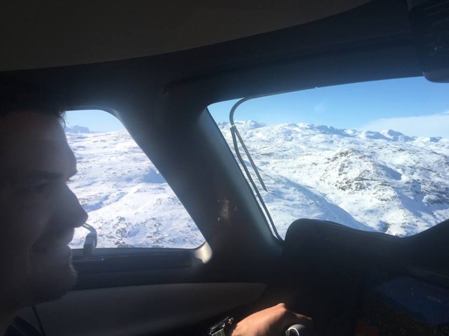 Jan Kopsa vede letoun nad Grónskem.