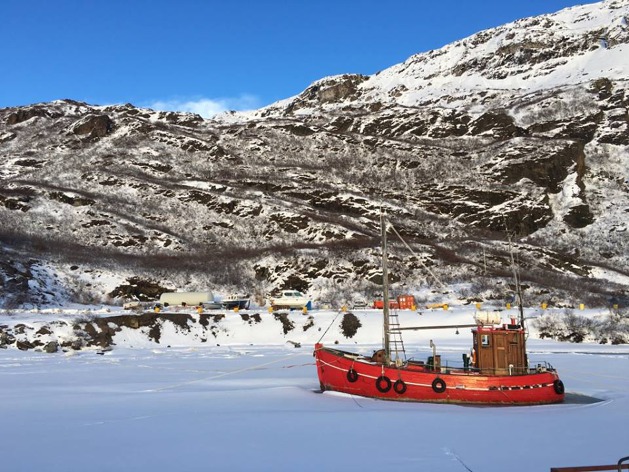 Procházka při neplánovaném pobytu v Grónsku. 