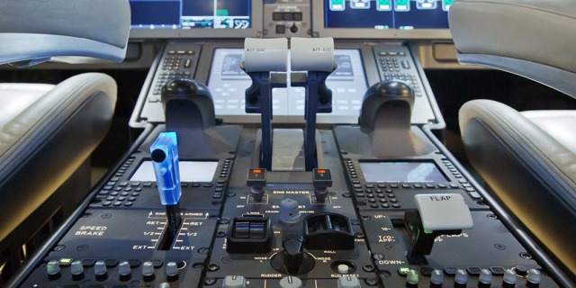 Pilotní kabina MC-21. Foto Irkut.com