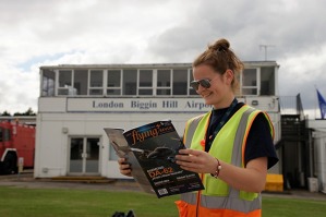 I na letišti Biggin Hill je časopis Flying Revue velmi oblíbený.