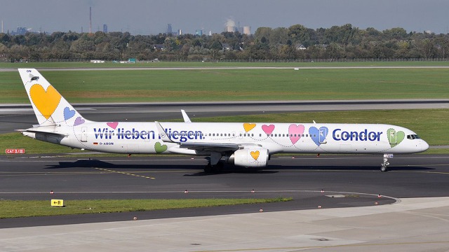 Boeing 757-330 německé charterové společnosti Condor ve speciálním promo zbarvení.