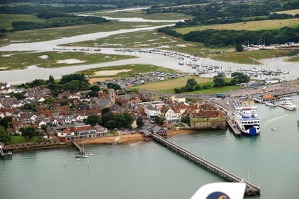 Přístav městečka Cowes – severovýchod Isle of Wight.