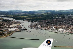 Přístav městečka Cowes – severovýchod Isle of Wight.