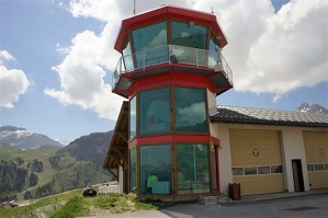 Řídící věž letiště Courchevel.