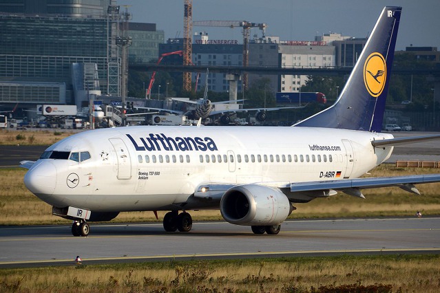 Z celkem 180 Boeingů 737, využívaných od roku 1967 německou Lufthansou, bylo 38 ve verzi -500. Společnost je provozovala v letech 1990-2014.