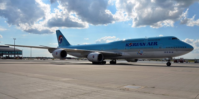 Boeing 747-8I při prvním příletu do Prahy na lince Soul - Praha Korean Air.