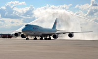 Boeing 747-8I při prvním příletu do Prahy na lince Soul - Praha Korean Air. Boeing 747-8I při prvním příletu do Prahy na lince Soul - Praha Korean Air.
