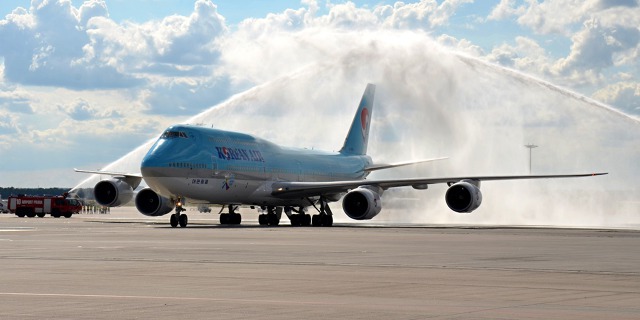 Boeing 747-8I při prvním příletu do Prahy na lince Soul - Praha Korean Air.