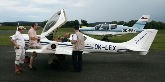 Hosté z Laterny magiky se mohli svézt letadlem Dynamic WT-9 OK-LEX, které při expedicích Jiřího Pruši obletělo celou Evropu.  