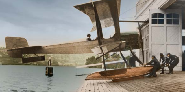 B&W Seaplane v loděnicích v Seattlu, kam Boeing umístil v počátcích firmy výrobu. 