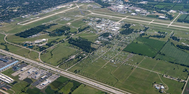 Celkový pohled na areál EAA AirVenture 2016
