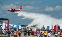 Létající člun Martin Mars na AirVenture 2016 Létající člun Martin Mars na AirVenture 2016