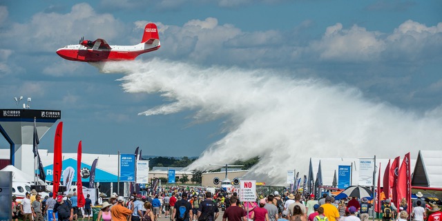 Létající člun Martin Mars na AirVenture 2016