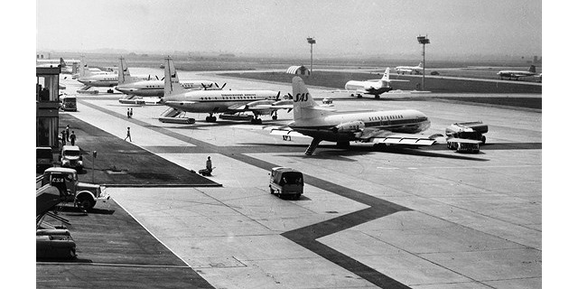 Ruzyňské letiště koncem 60. let minulého století. Foto: SAS