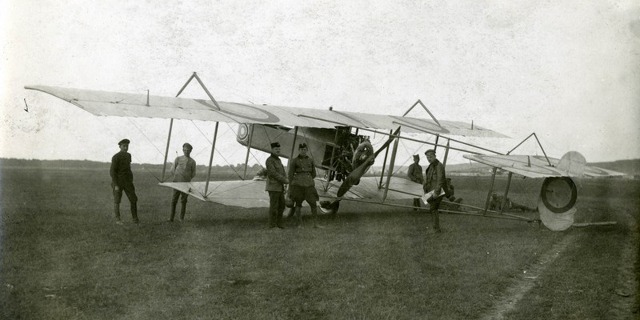 V Rusku velmi rozšířené letouny Farmanovy konstrukce našly cestu i do čs. leteckých oddílů. Na obrázku Farman XIV. Foto: Archiv VÚA-VHA