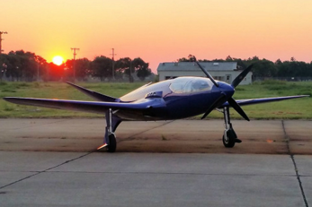 Modrý sen - projekt, během něhož Scotty Wilson a jeho tým postavili repliku unikátního letounu. 
