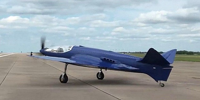 Modrý sen - projekt, během něhož Scotty Wilson a jeho tým postavili repliku unikátního letounu. 