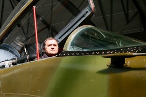 Václav Vašek v kokpitu Mig-29A v kbelském leteckém muzeu.