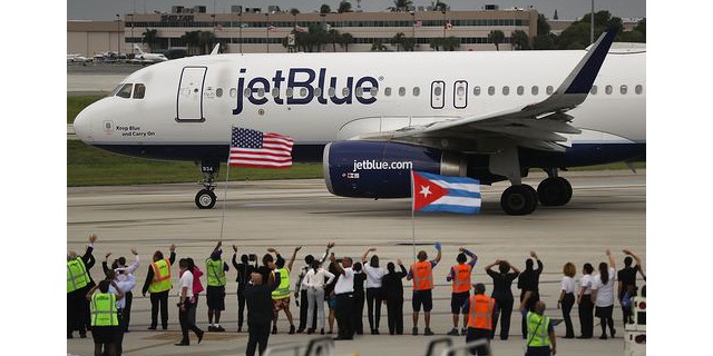 První americký komerční let po 55 letech otevřel nebe mezi USA a Kubou.