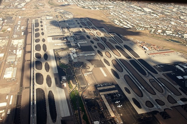 Přelet letiště ve Phoenixu. 