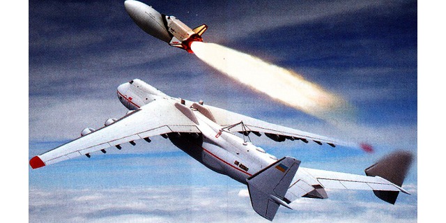 Mrija v plánech sovětských konstruktérů pro vynášení raketoplánu MAKS do vesmíru. 