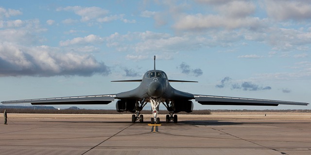 Nadzvukový americký bombardér B-1B Lancer