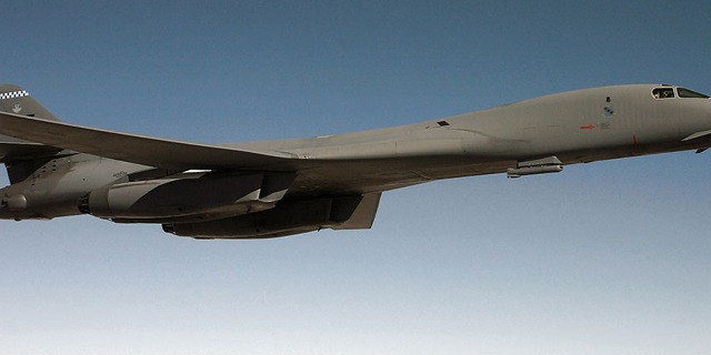Nadzvukový americký bombardér B-1B Lancer