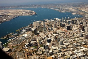 Střed města San Diego a celkový pohled na jeho přístav
