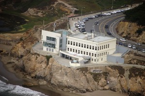 Cliff House západně od San Franciska, který sloužil staviteli Havlovi jako vzor pro stavbu restaurace na Barrandově