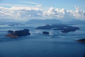 Souostroví San Juan Islands ležící mezi městy Seattle v USA a Vancouverem v Kanadě
