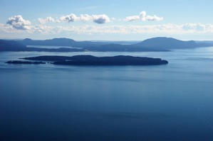 Souostroví San Juan Islands ležící mezi městy Seattle v USA a Vancouverem v Kanadě