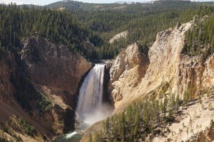 Lower Waterfall – 94 m vysoký vodopád na řece Yellowstone