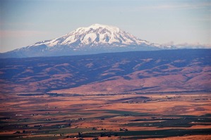 Pohled na horu Mt Rainier po vzletu z letiště Yakima